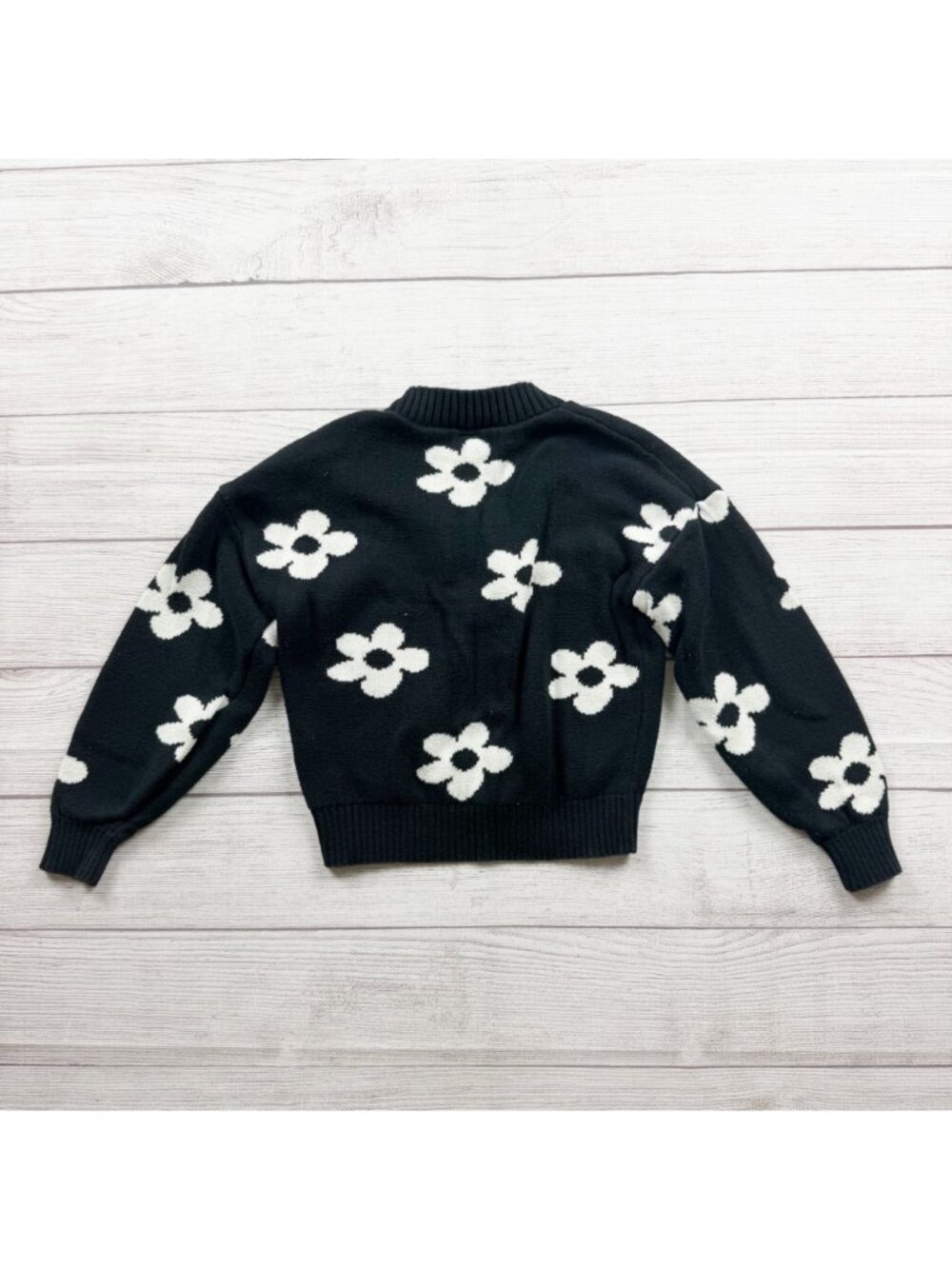 Old Navy Girls Black & White Daisy Floral Knit Button Down Cardigan Sweater M 8 - Picture 4 of 4